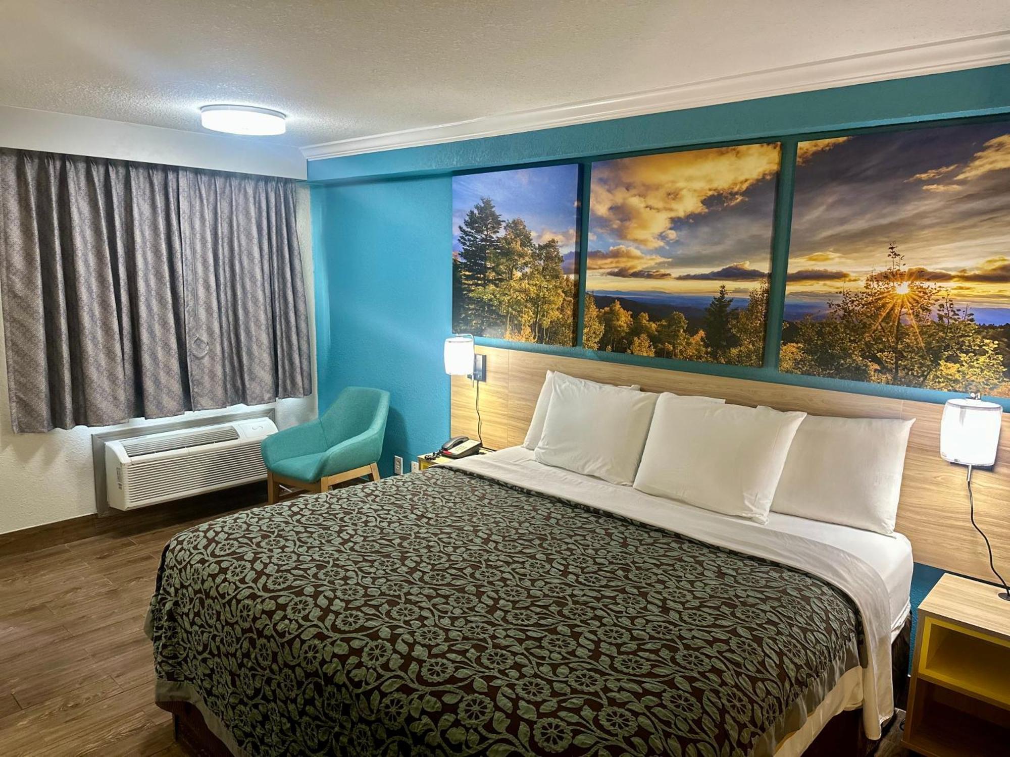 Days Inn By Wyndham Houston East Екстериор снимка
