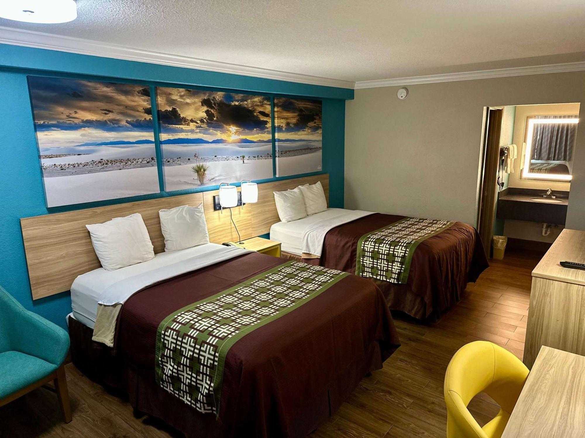 Days Inn By Wyndham Houston East Екстериор снимка